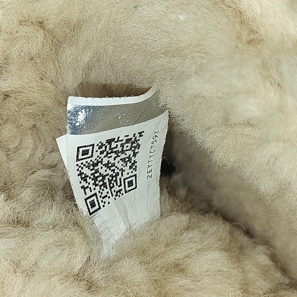 UGG Women's Classic Ankle Boots Size 7 - Picture 7 of 15